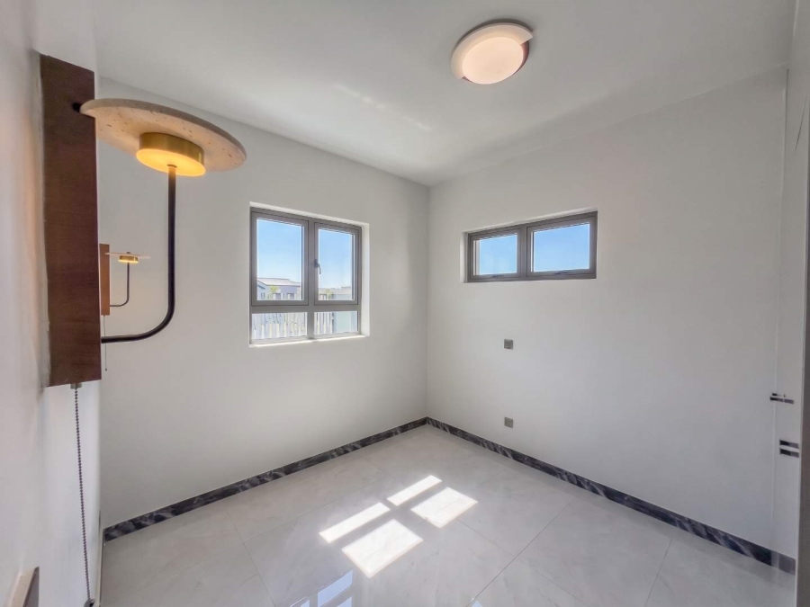 6 Bedroom Property for Sale in Sandown Western Cape